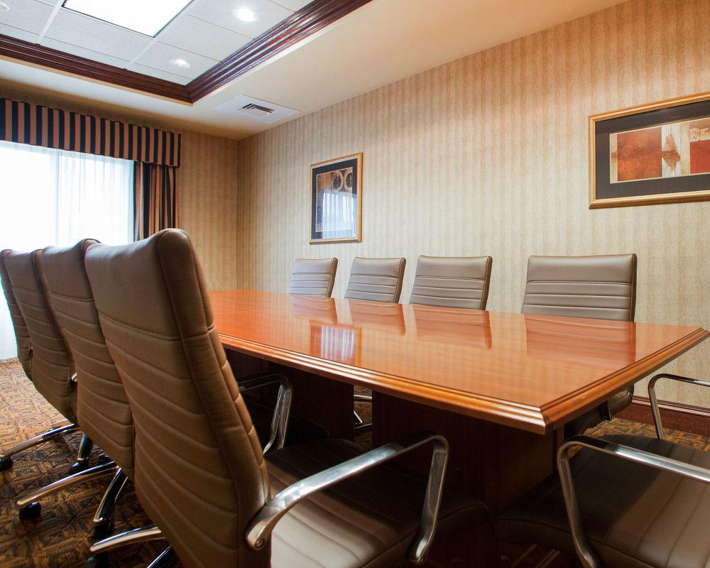 Holiday Inn Express & Suites Milwaukee Nw - Park Place By Ihg Exteriér fotografie