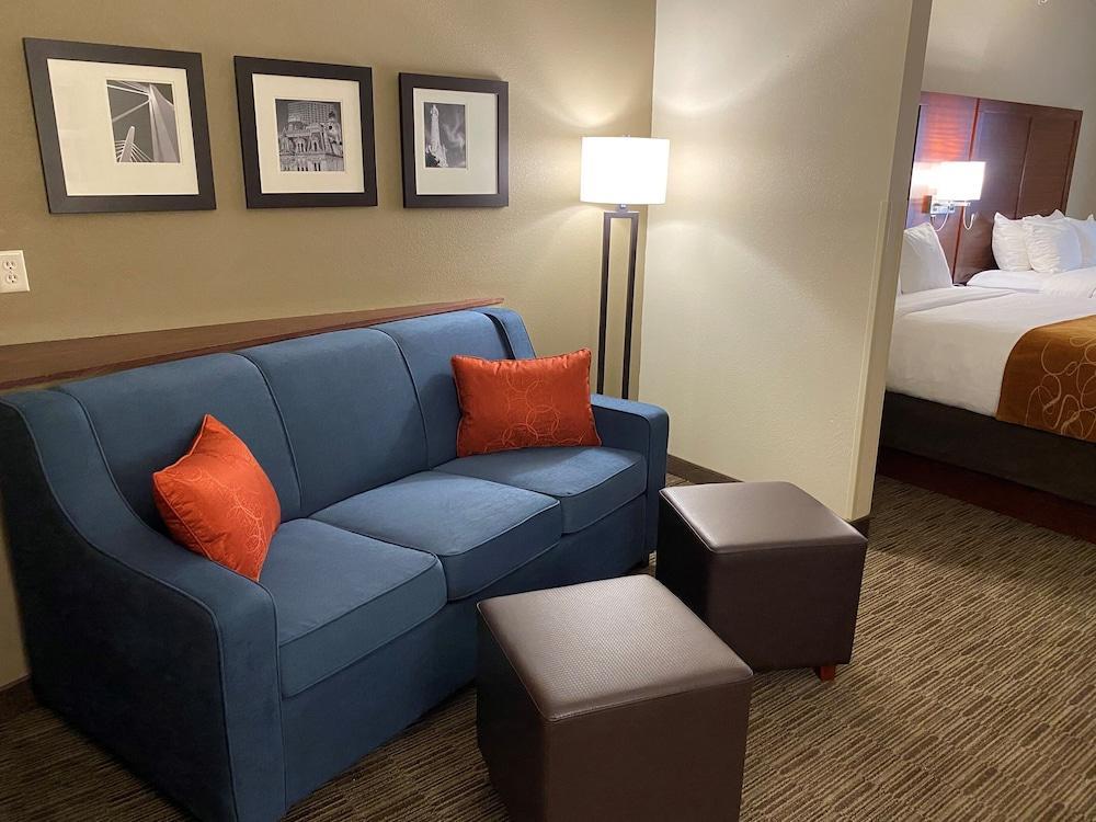 Holiday Inn Express & Suites Milwaukee Nw - Park Place By Ihg Exteriér fotografie