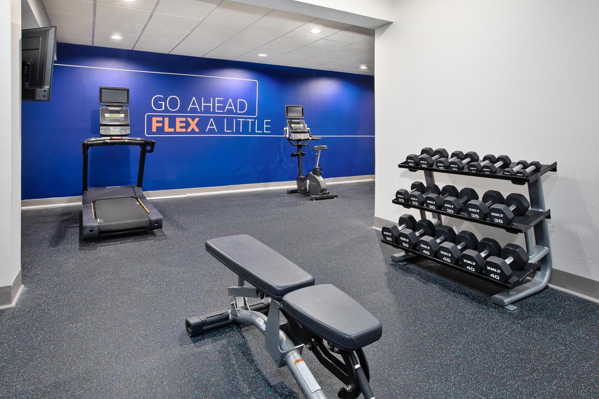 Holiday Inn Express & Suites Milwaukee Nw - Park Place By Ihg Exteriér fotografie