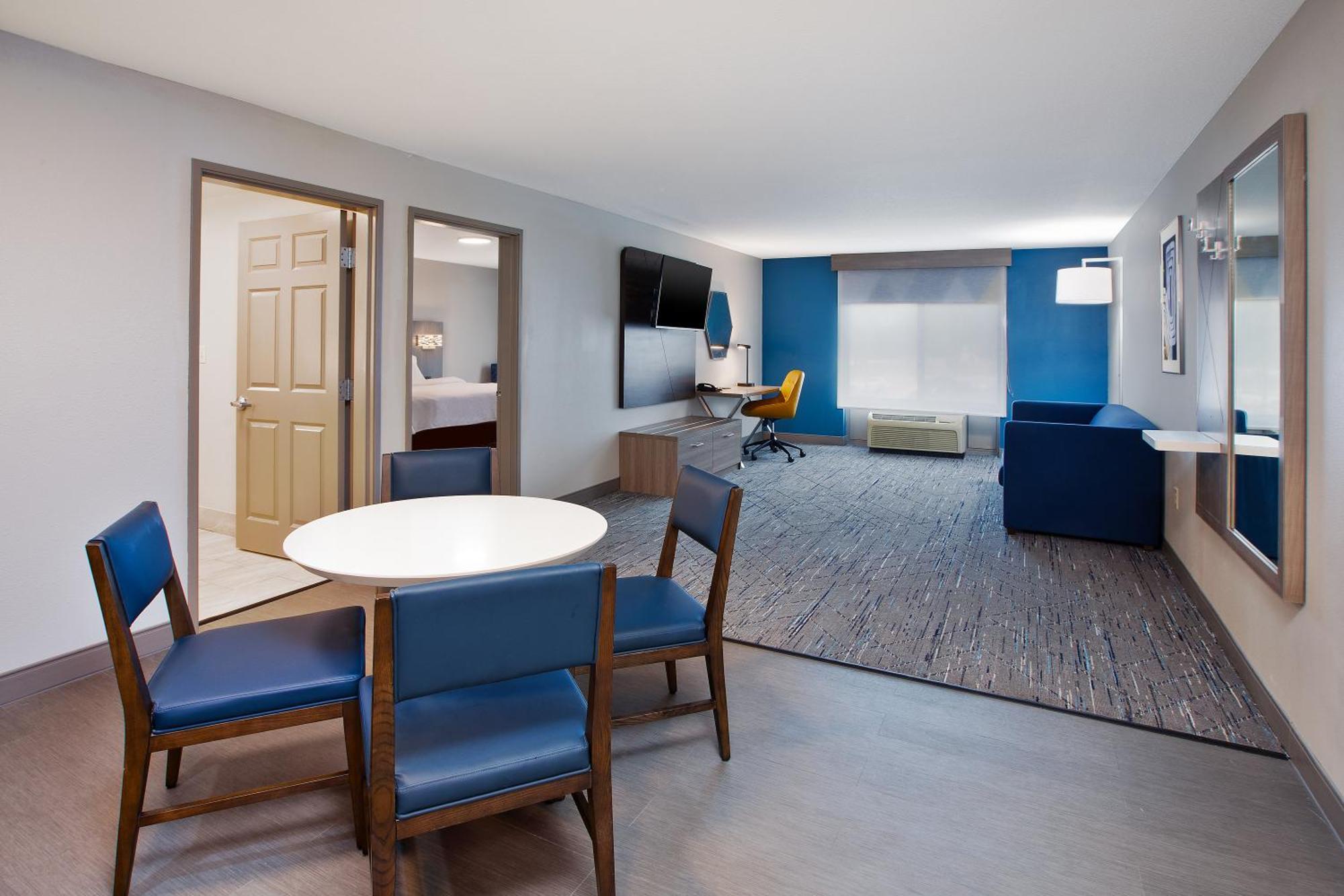 Holiday Inn Express & Suites Milwaukee Nw - Park Place By Ihg Exteriér fotografie
