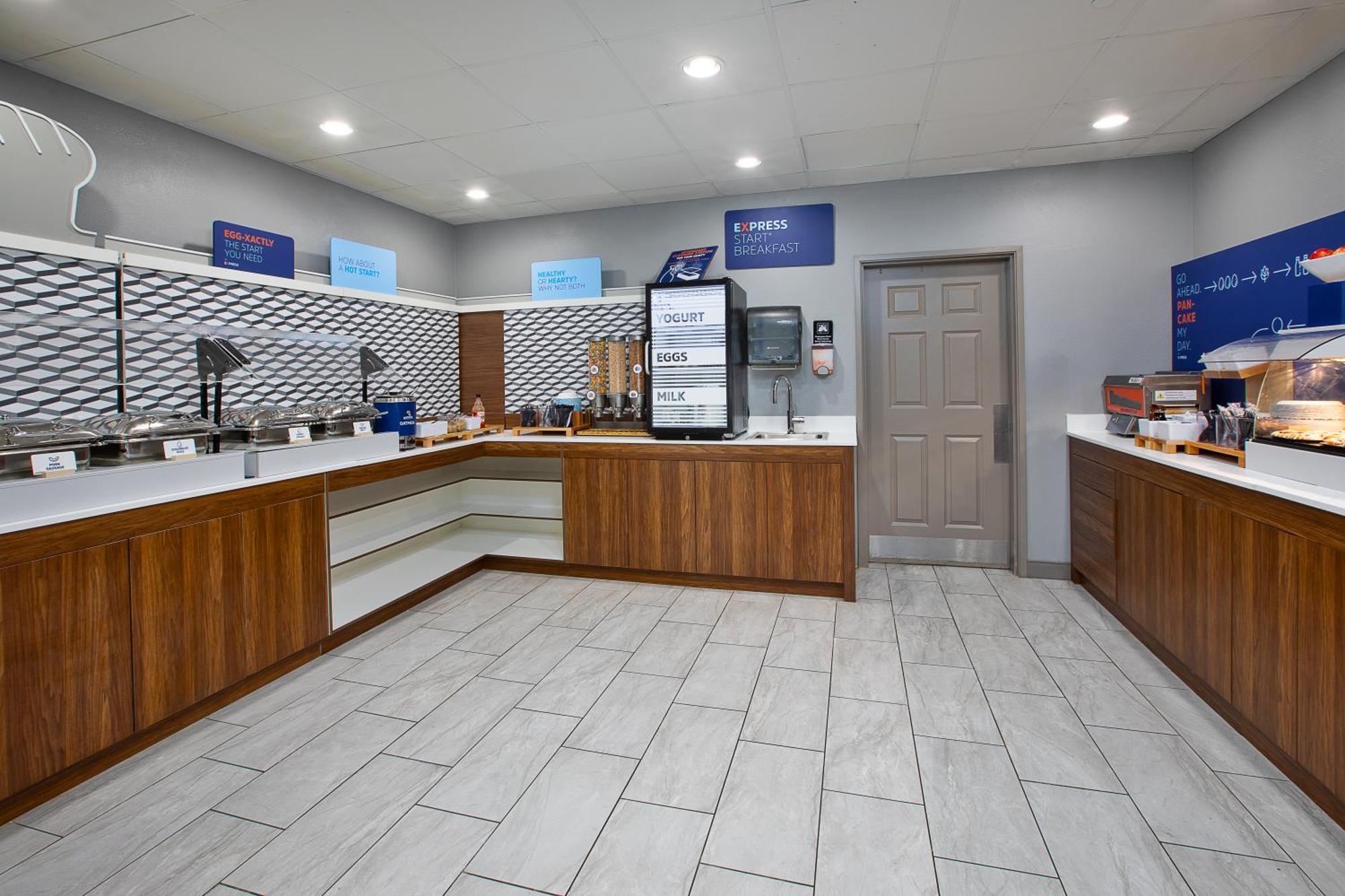 Holiday Inn Express & Suites Milwaukee Nw - Park Place By Ihg Exteriér fotografie