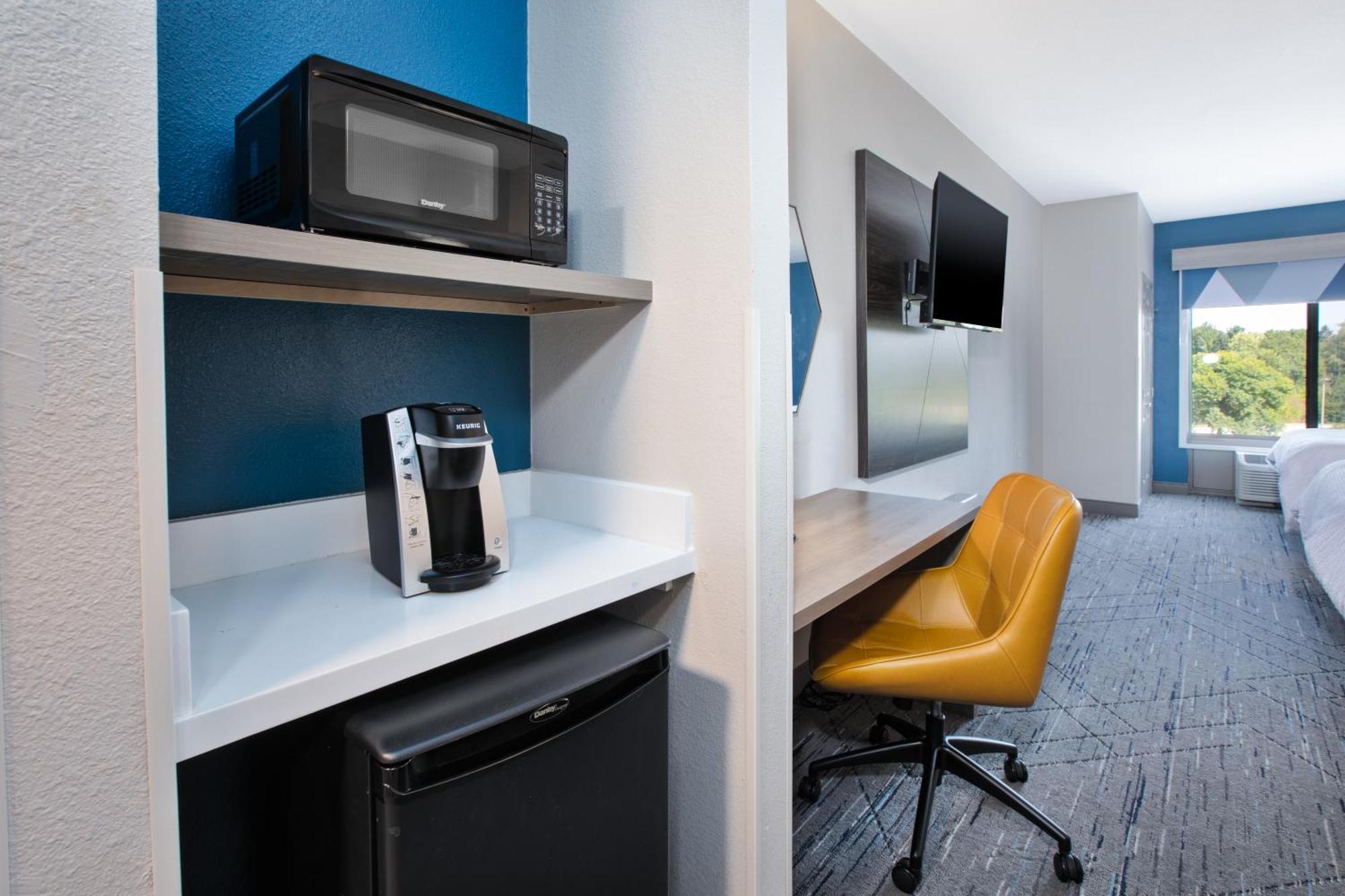 Holiday Inn Express & Suites Milwaukee Nw - Park Place By Ihg Exteriér fotografie