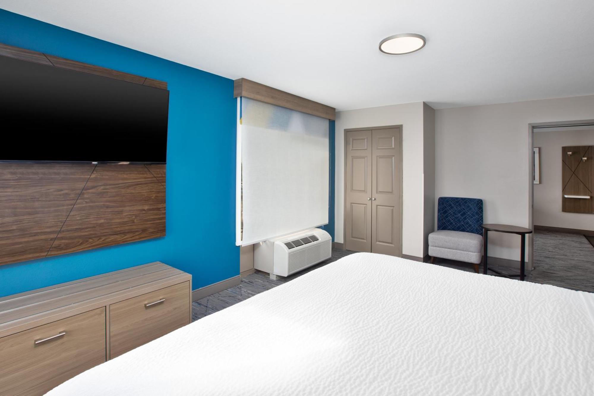 Holiday Inn Express & Suites Milwaukee Nw - Park Place By Ihg Exteriér fotografie