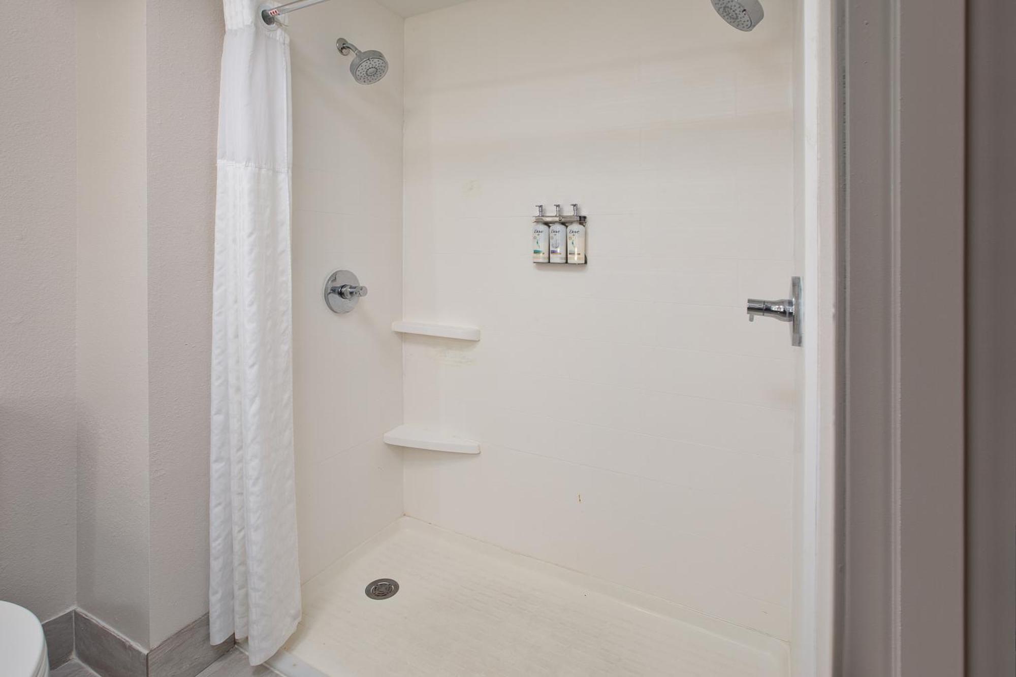 Holiday Inn Express & Suites Milwaukee Nw - Park Place By Ihg Exteriér fotografie