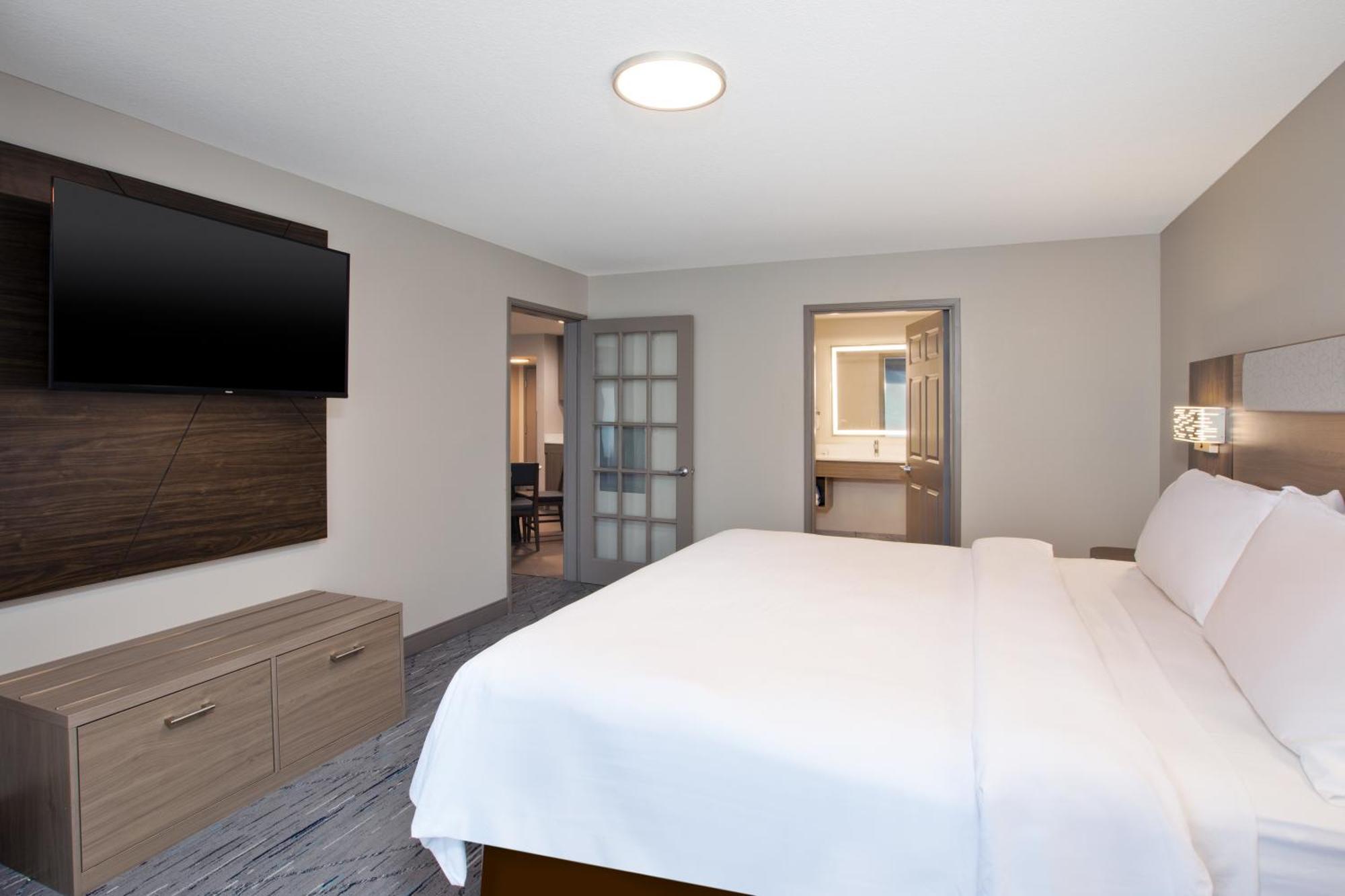 Holiday Inn Express & Suites Milwaukee Nw - Park Place By Ihg Exteriér fotografie