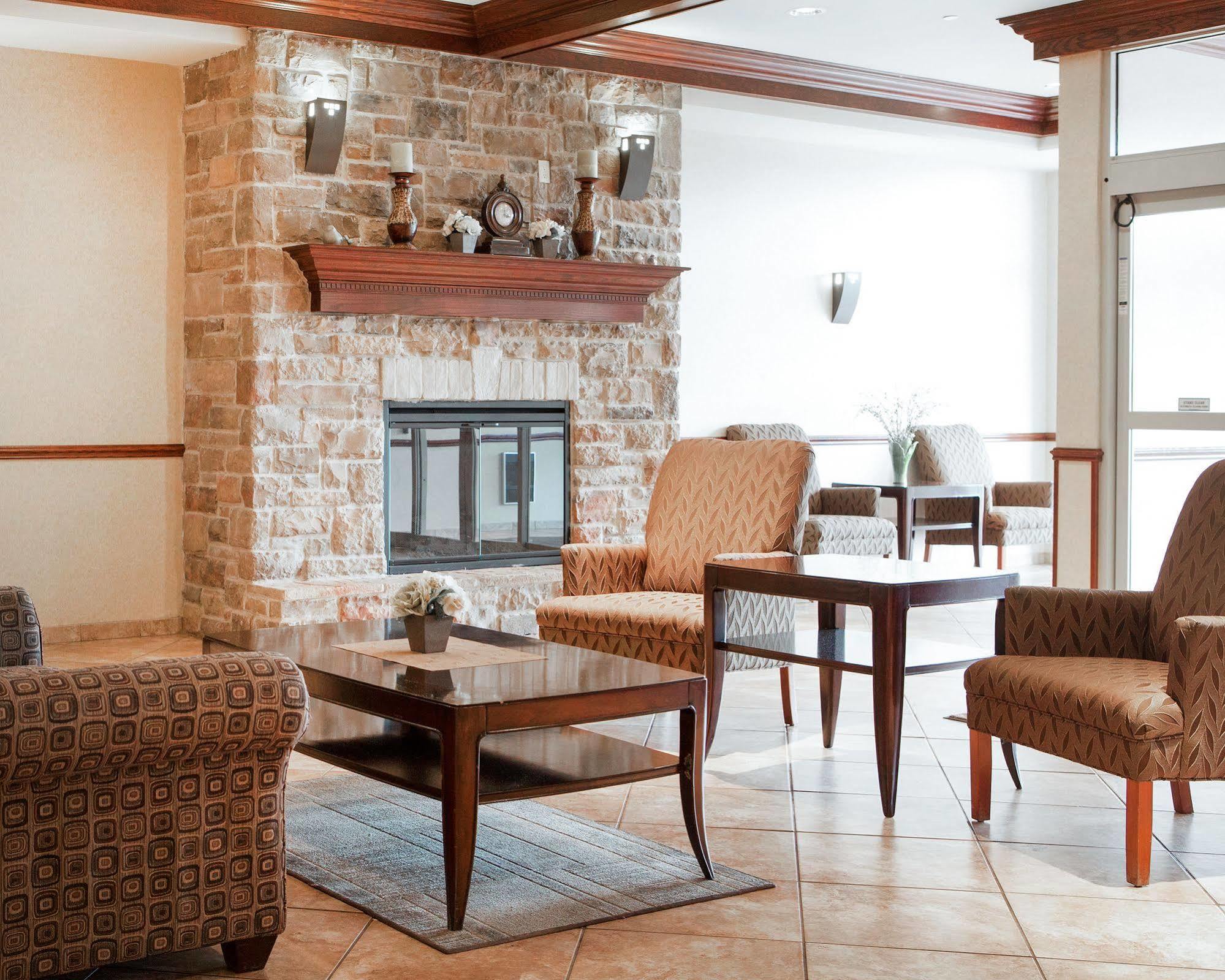 Holiday Inn Express & Suites Milwaukee Nw - Park Place By Ihg Exteriér fotografie