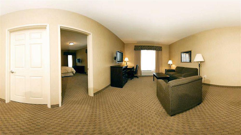 Holiday Inn Express & Suites Milwaukee Nw - Park Place By Ihg Exteriér fotografie