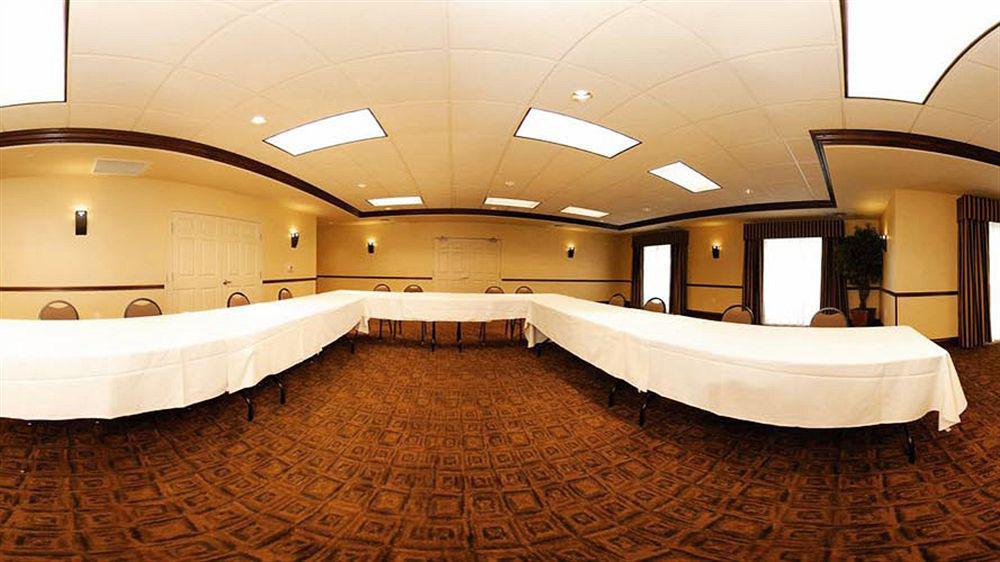 Holiday Inn Express & Suites Milwaukee Nw - Park Place By Ihg Exteriér fotografie
